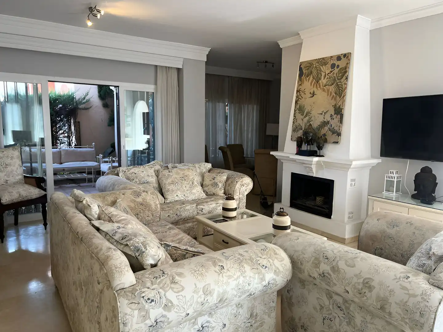 Sala de estar de Casa o chalet en venta en Estepona con Aire acondicionado, Terraza y Piscina