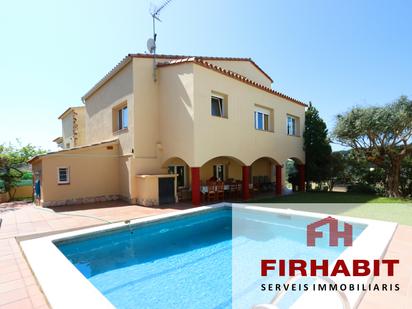 Vista exterior de Casa o xalet en venda en Arenys de Mar amb Calefacció, Jardí privat i Parquet