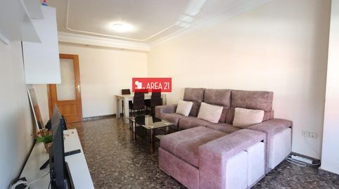 PISO CON GARAJE Y TRASTERO EN LA POBLA DE VALLBONA, ideal para inversores