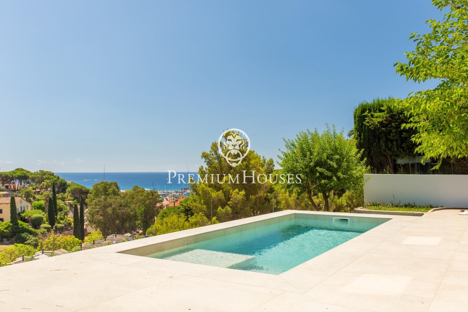Vista exterior de Casa o xalet en venda en Arenys de Mar amb Aire condicionat, Calefacció i Jardí privat