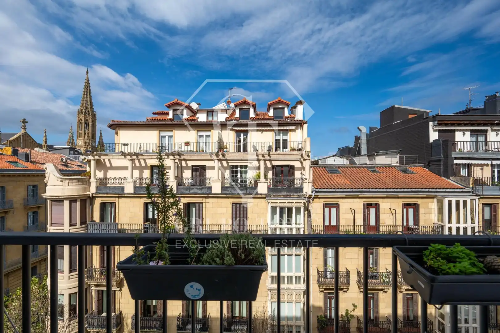 Vista exterior de Piso en venta en Donostia - San Sebastián  con Calefacción y Balcón