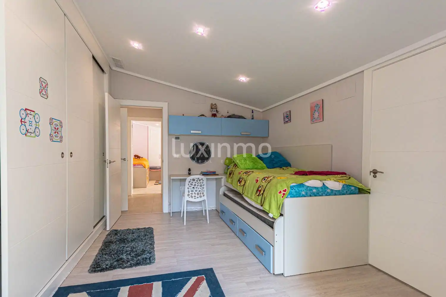 Schlafzimmer von Dachboden zum Verkauf in Altea mit Klimaanlage, Heizung und Privatgarten