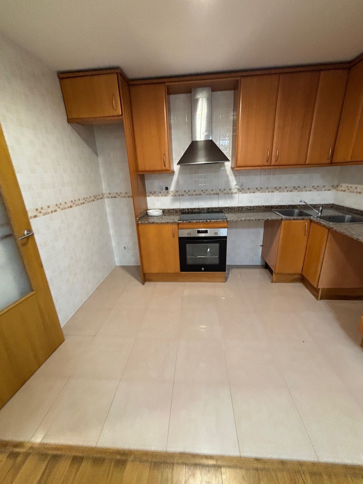 Cocina de Piso en venta en Sant Vicenç Dels Horts con Calefacción