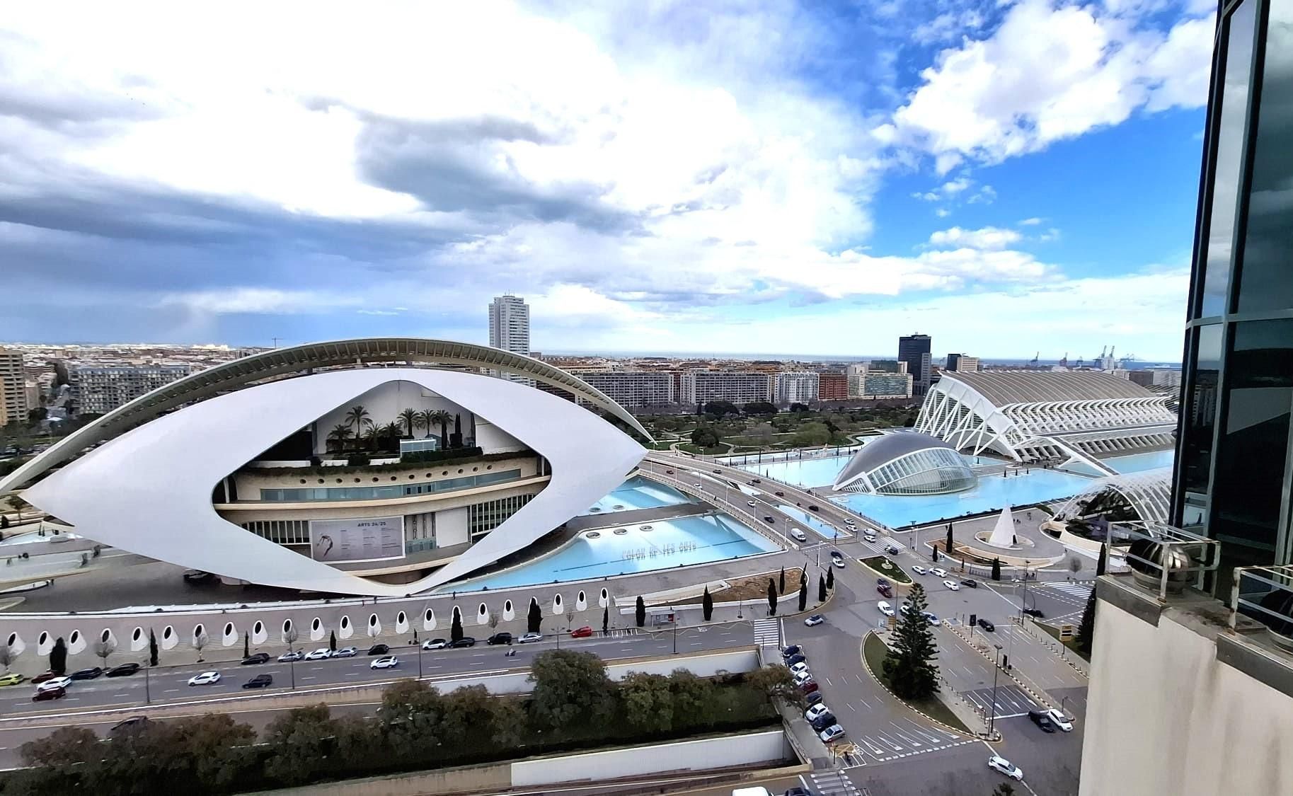 Vista exterior de Ático en venta en  Valencia Capital con Aire acondicionado, Calefacción y Jardín privado