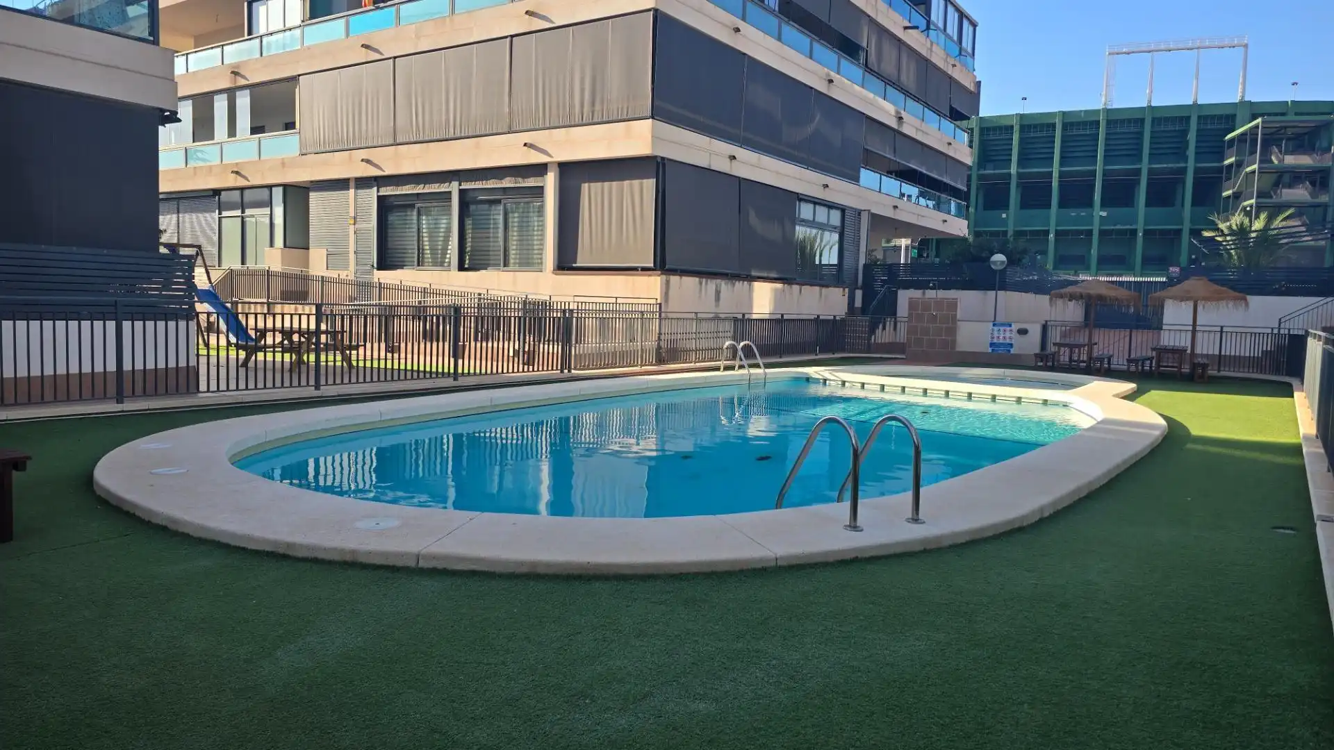 Schwimmbecken von Wohnung zum Verkauf in Elche / Elx mit Klimaanlage, Parkett und Terrasse