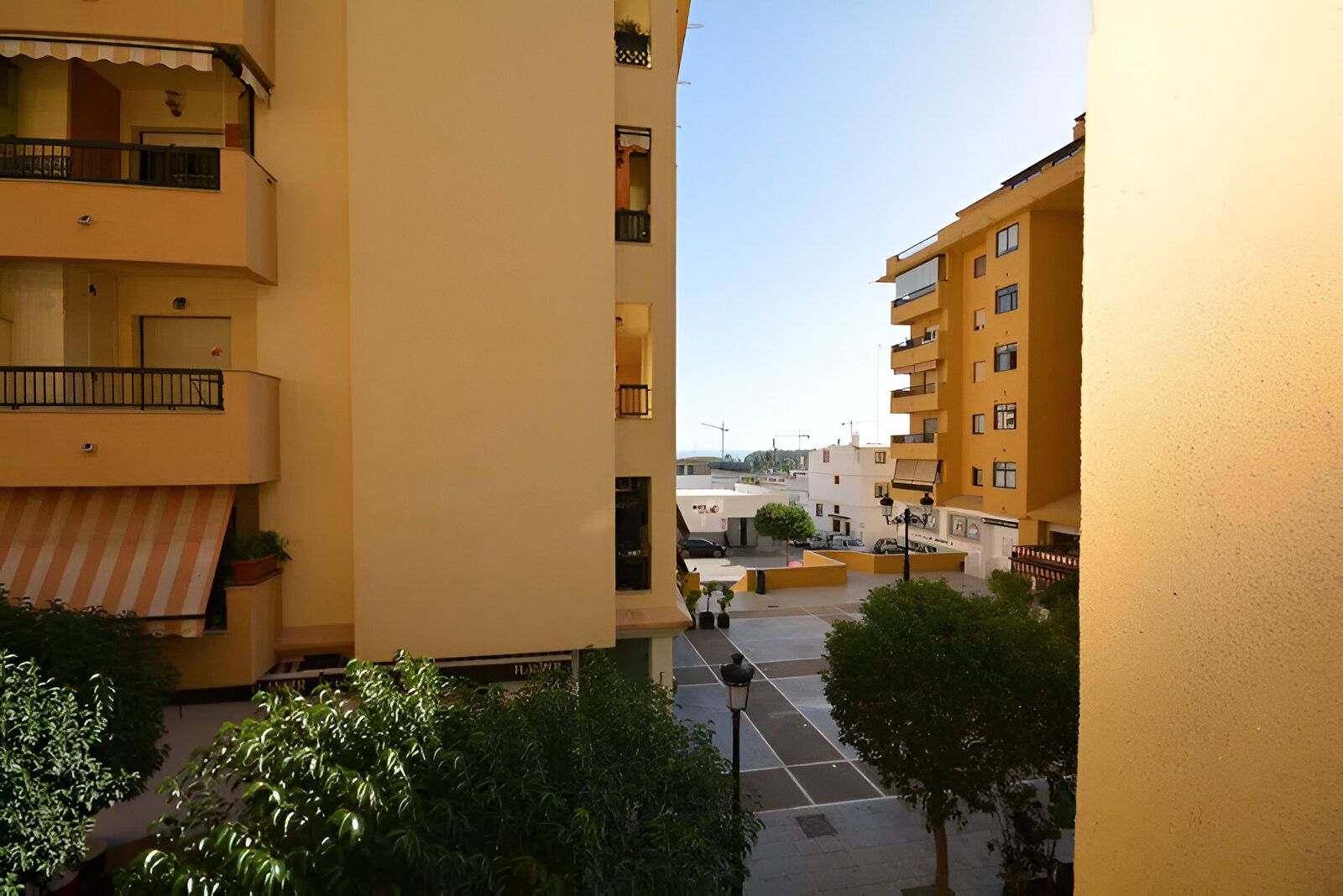 Vista exterior de Apartament en venda en Marbella amb Aire condicionat, Terrassa i Piscina