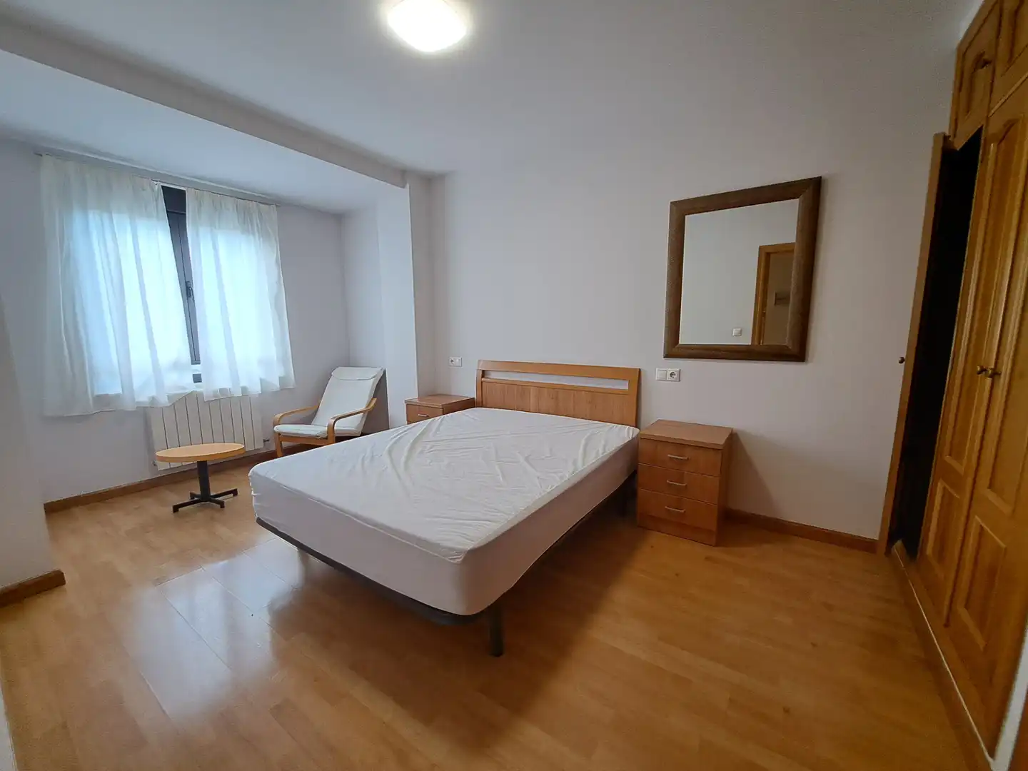 Bedroom of Apartments for rent in León Capital   with Heating, Parquet flooring and Furnished