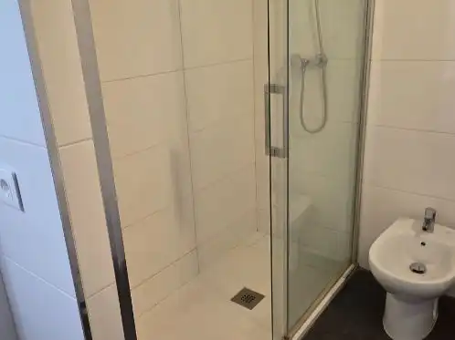 Badezimmer von Wohnung zur Miete in  Barcelona Capital mit Terrasse und Balkon