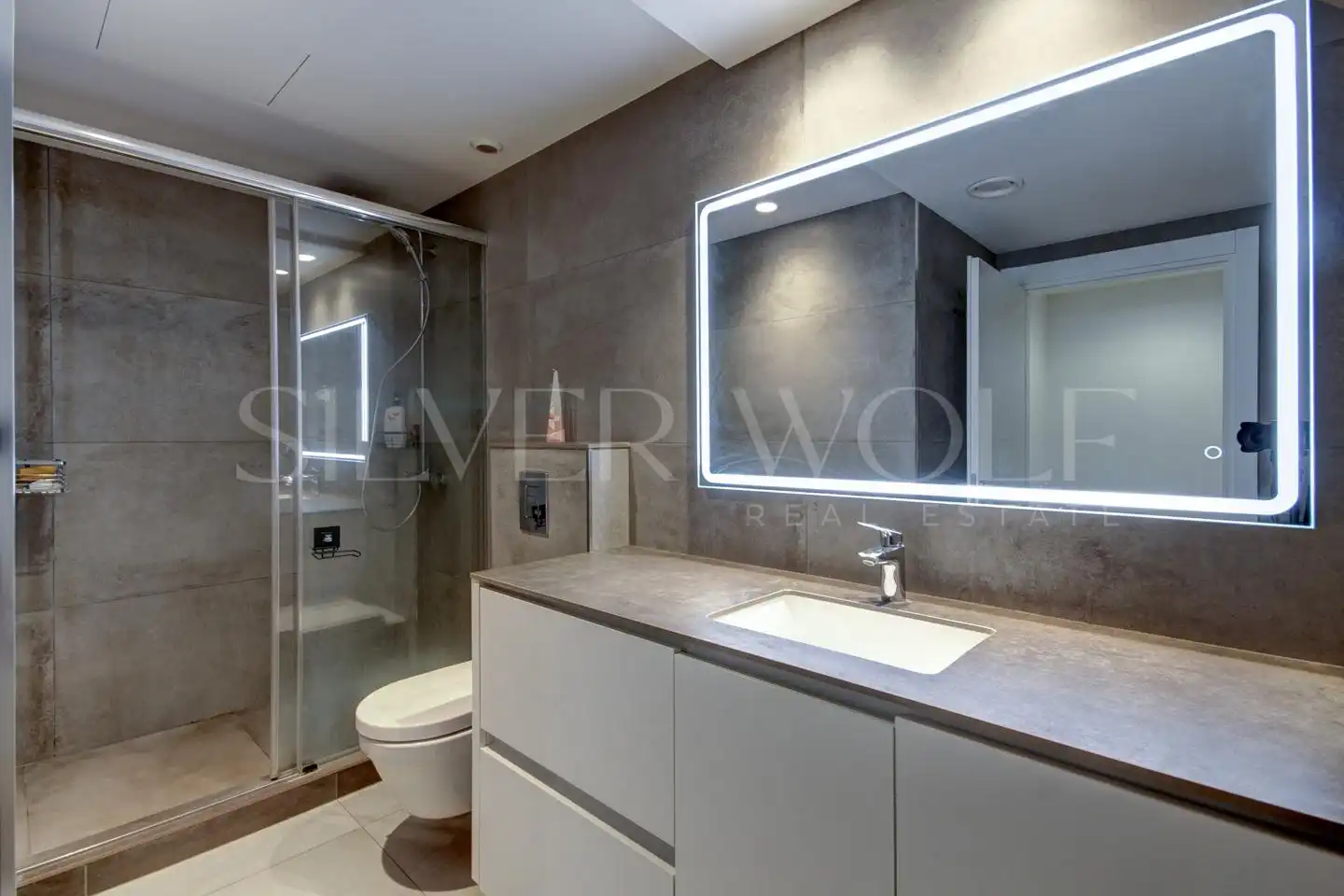 Badezimmer von Erdgeschoss zum Verkauf in Castelldefels mit Klimaanlage, Heizung und Terrasse