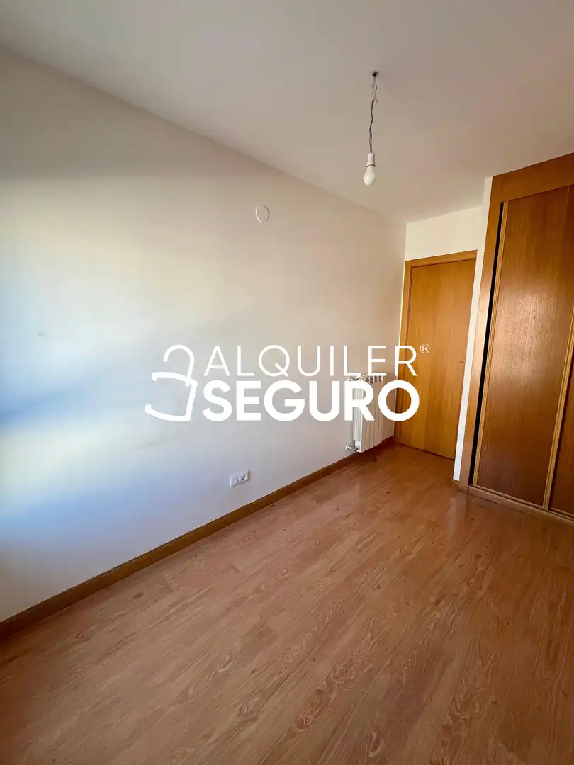 Bedroom of Flat for rent in Alcobendas  with Air Conditioner, Heating and Storage room
