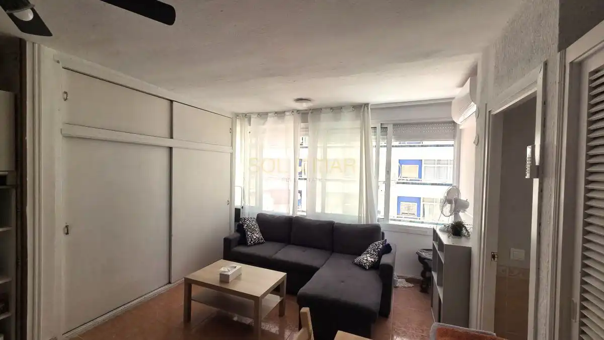 Dormitori de Apartament en venda en Torremolinos amb Aire condicionat, Calefacció i Moblat