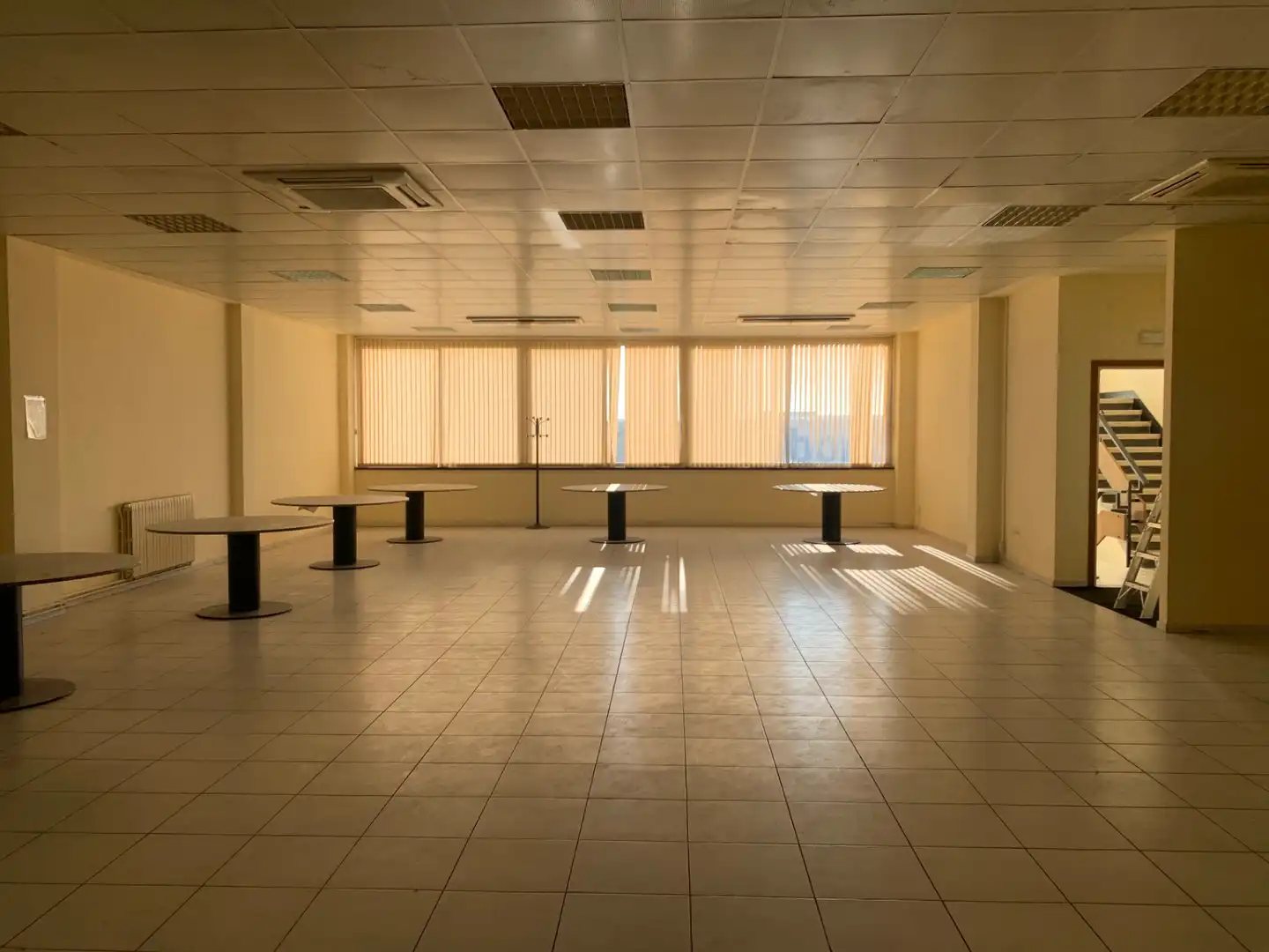 Oficina de alquiler en Gavà con Terraza, Trastero y Internet