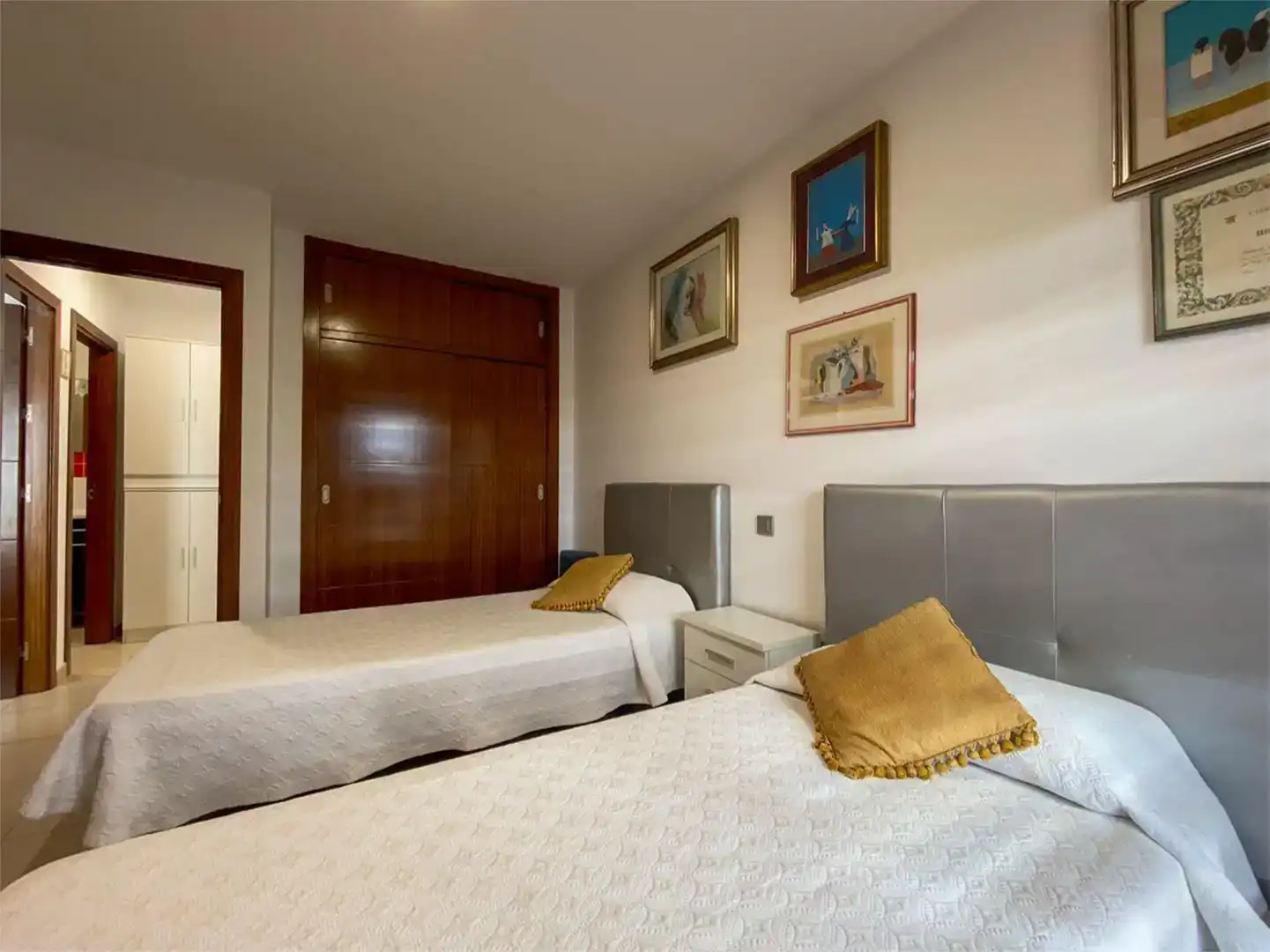 Schlafzimmer von Dachboden zum Verkauf in Guía de Isora mit Klimaanlage und Balkon