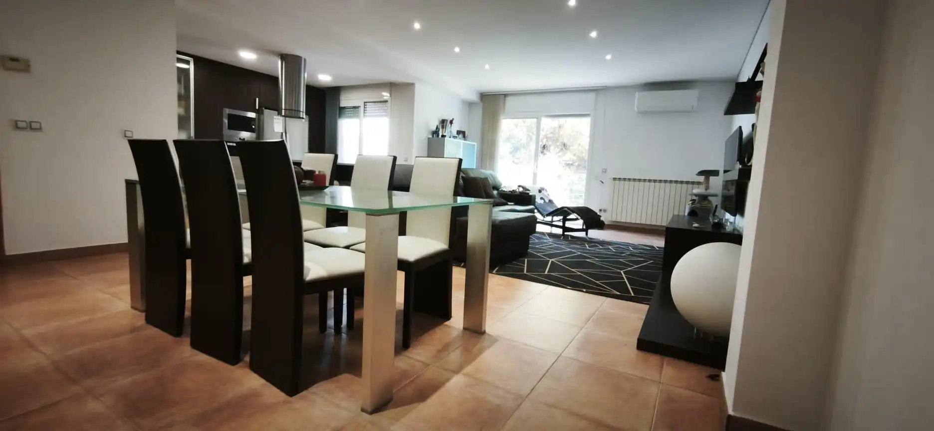 Comedor de Edificio en venta en Argentona