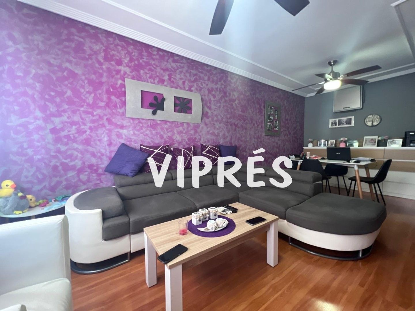 Sala de estar de Casa adosada en venta en Cáceres Capital con Aire acondicionado, Calefacción y Terraza