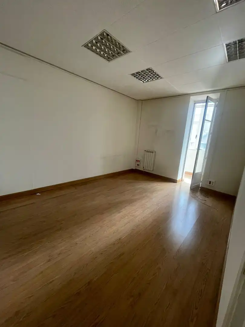 Office space with lift to rent in Calle Calle Miguel Iscar, imagen 14