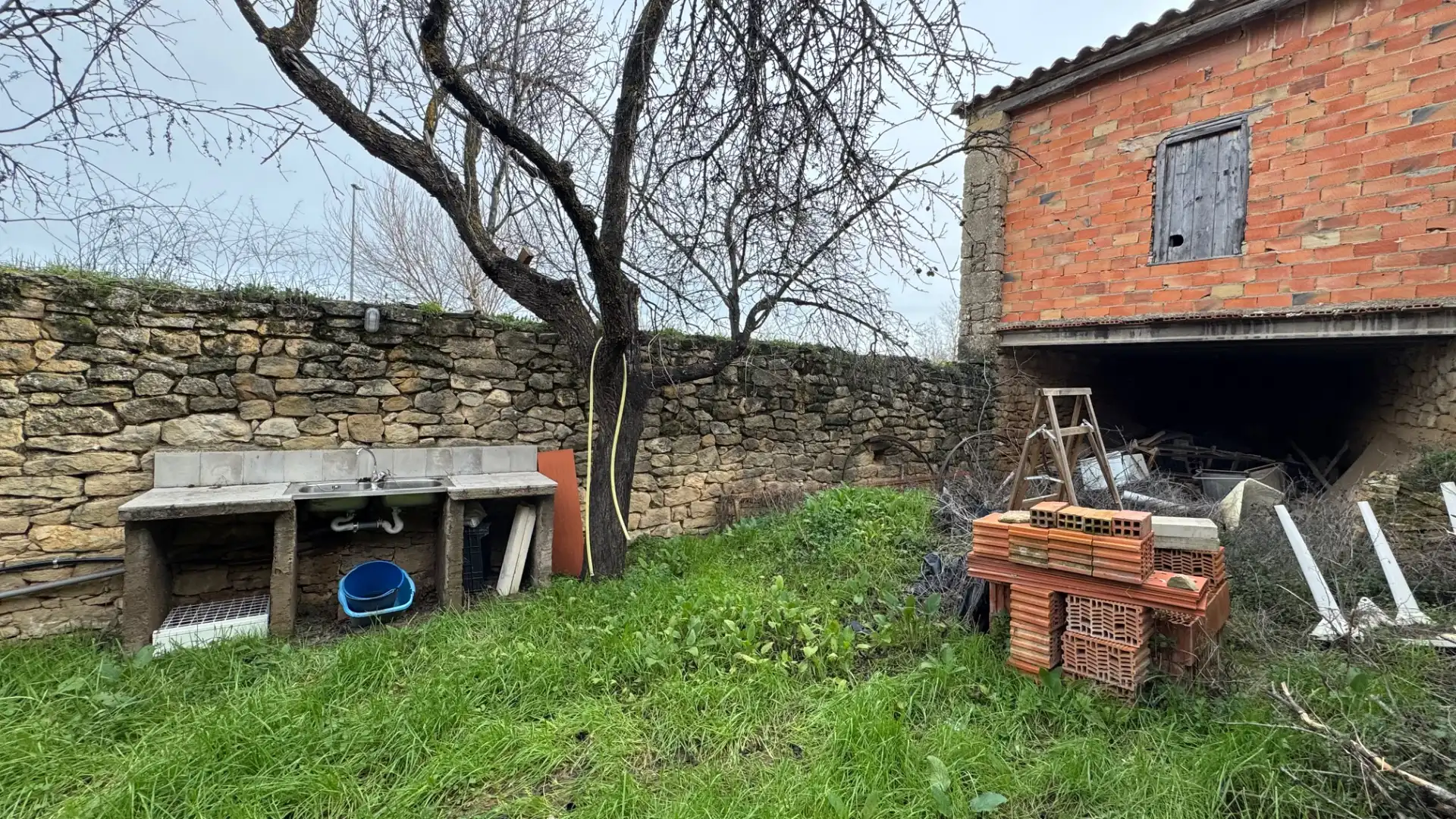Finca rústica en venda en Torre del Compte amb Jardí privat
