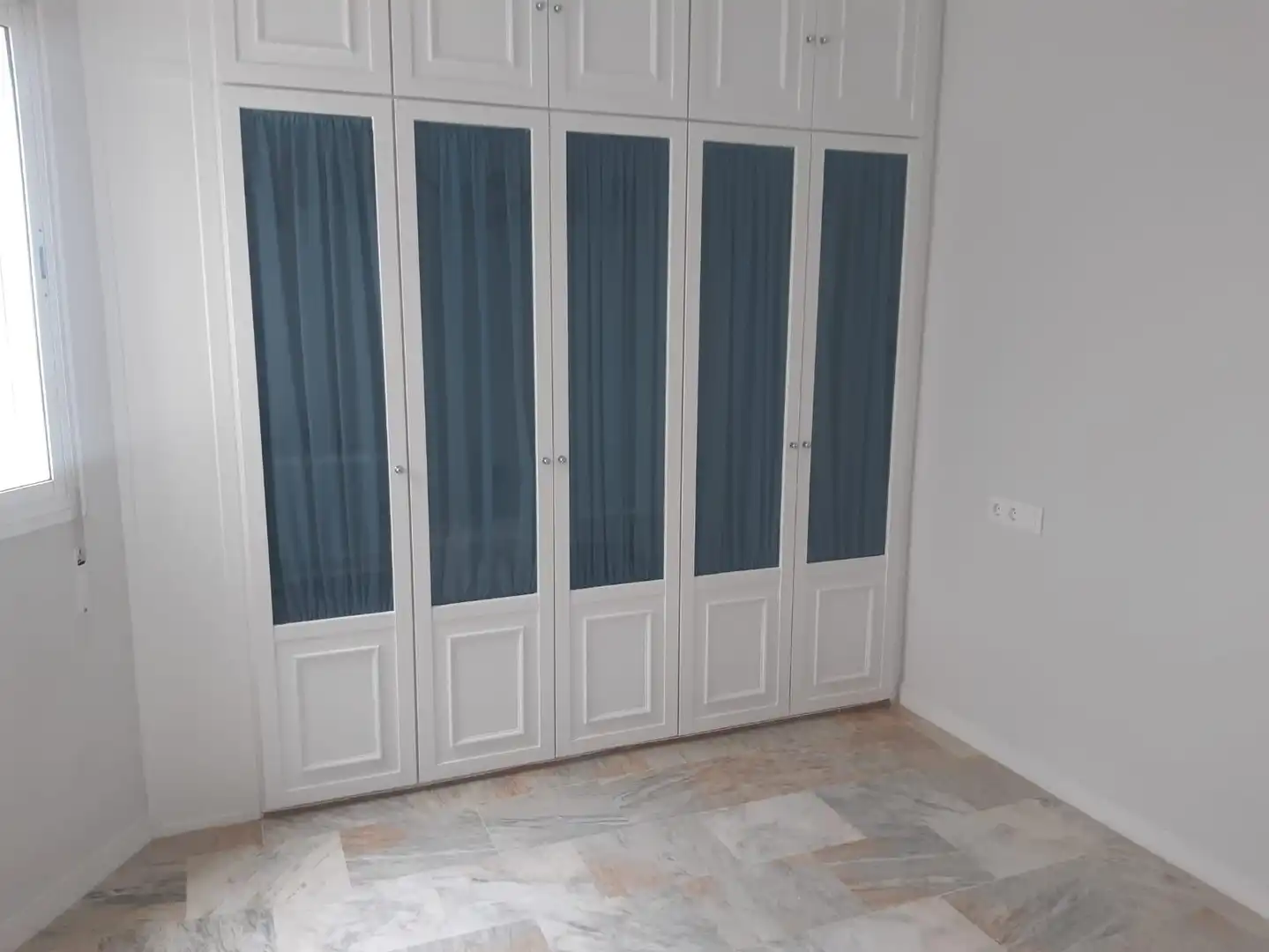 Habitación de Ático en venta en Dos Hermanas con Aire acondicionado, Terraza y Alarma
