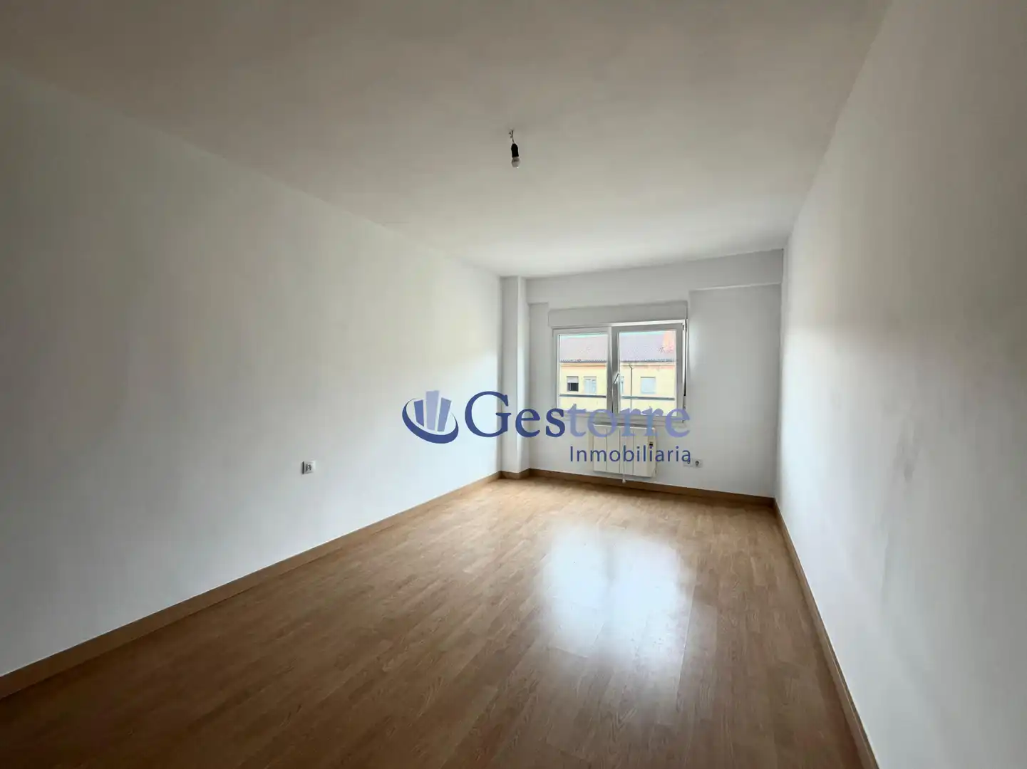 Flat for rent in Oviedo - CL VICTOR HEVIA, Vallobín