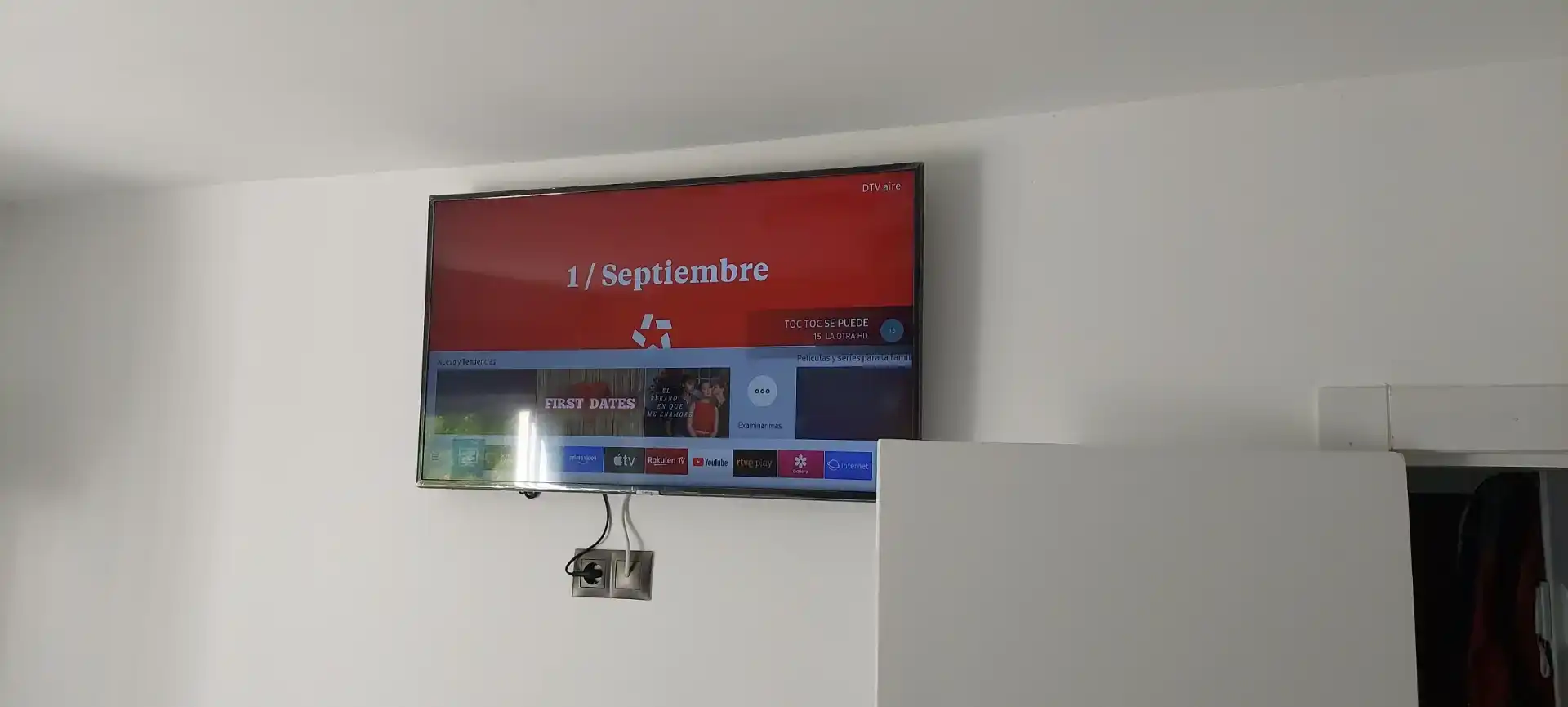 Living room of Flat for rent in Madrid  with Parquet flooring, Furnished and Washing machine