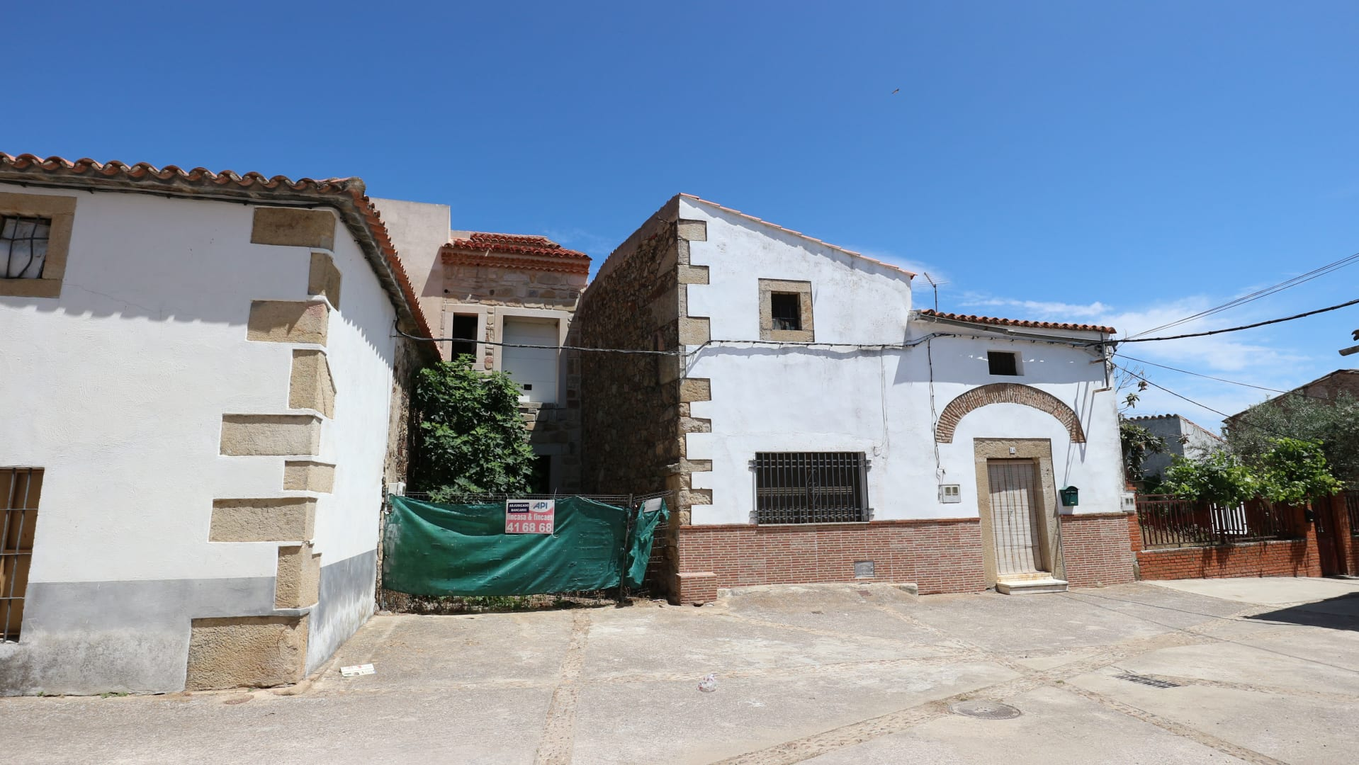 Exterior view of Premises for sale in Santa Ana
