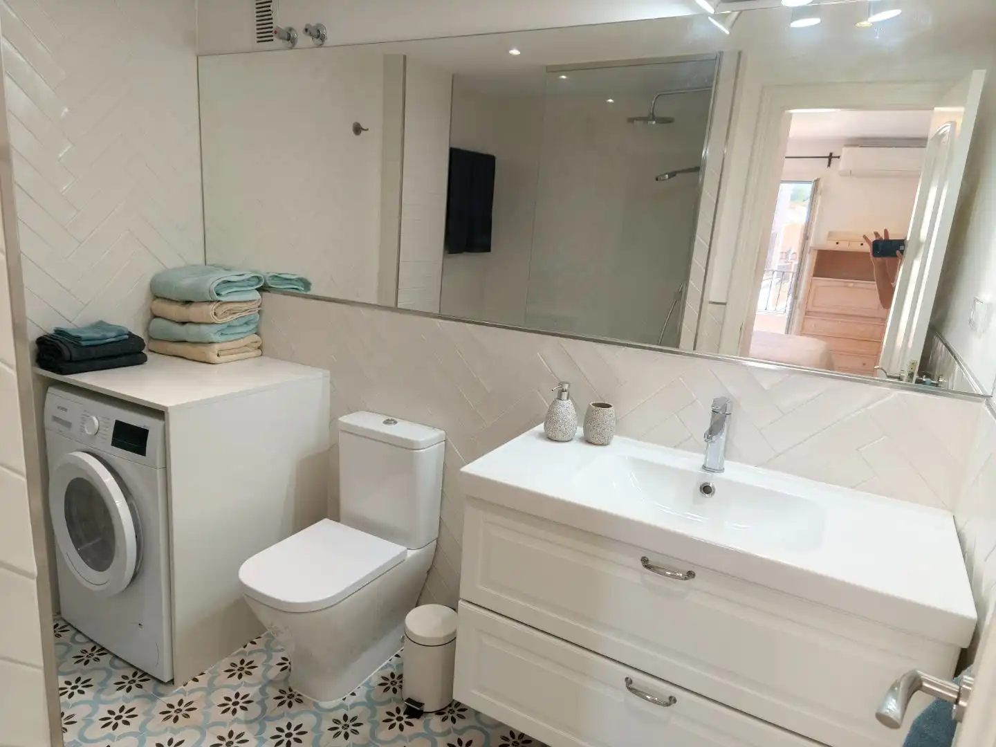 Badezimmer von Dachboden zur Miete in Mijas mit Klimaanlage, Terrasse und Balkon