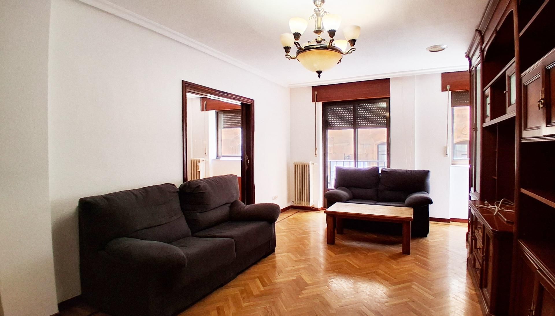 Sala d'estar de Pis en venda en Salamanca Capital amb Calefacció i Parquet