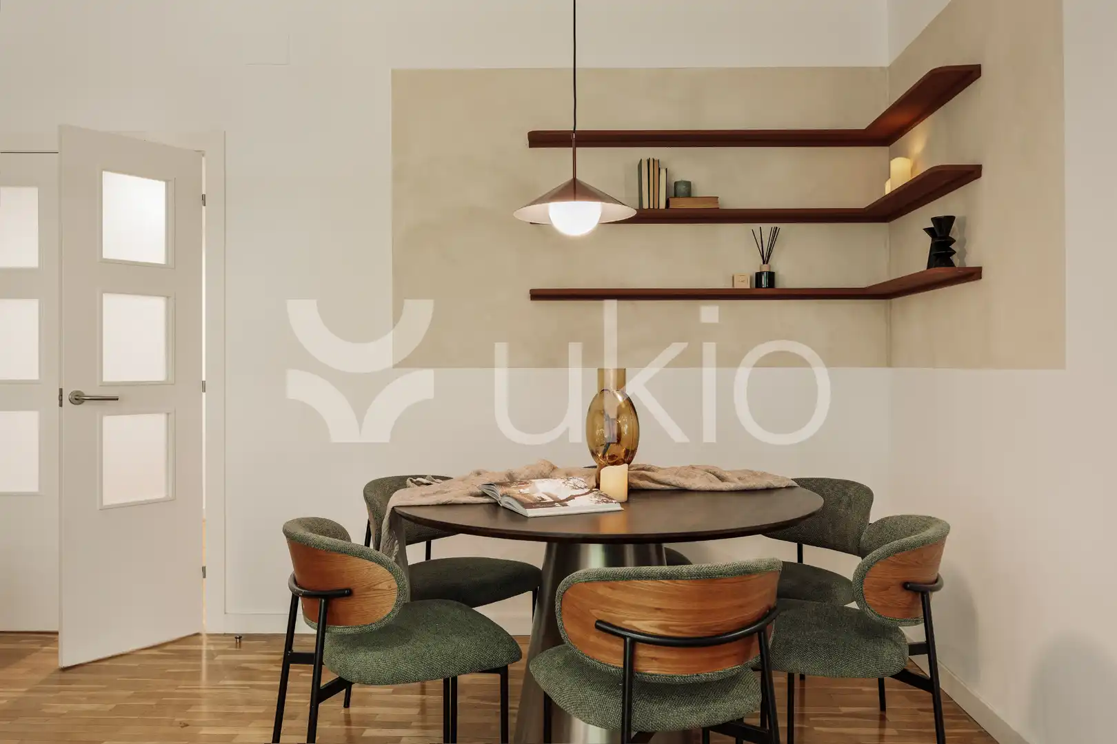 Menjador de Apartament de lloguer en Barcelona amb Aire condicionat, Calefacció i Moblat
