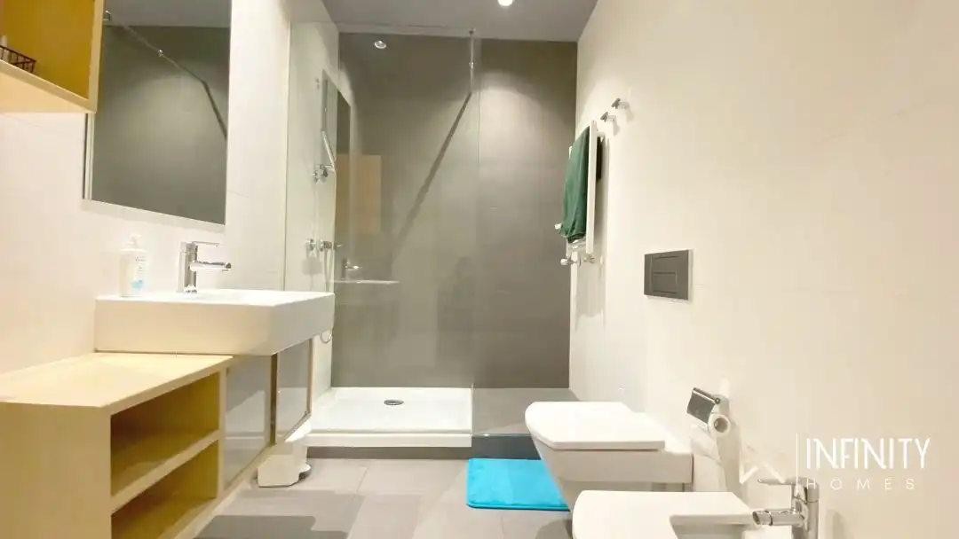 Baño de Piso de alquiler en Bilbao  con Calefacción, Terraza y Balcón