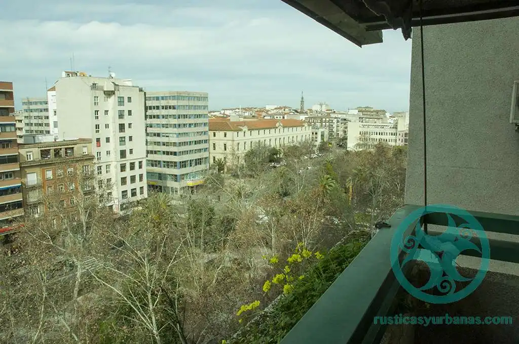 Vista exterior de Pis en venda en Cáceres amb Aire condicionat, Calefacció i Jardí privat