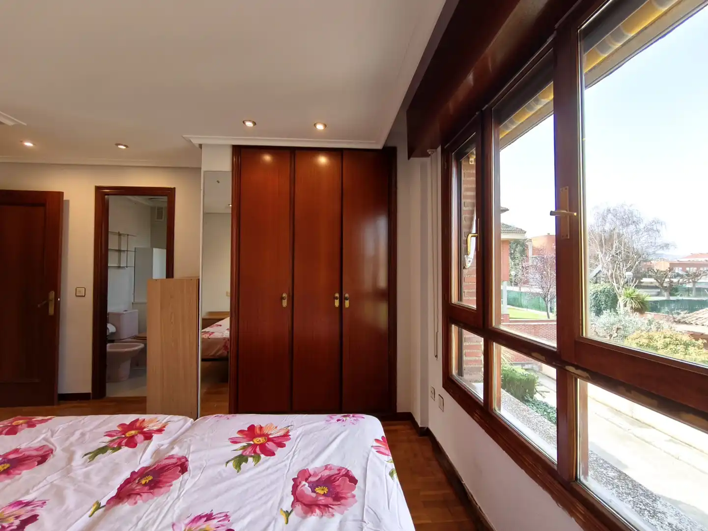 Dormitori de Casa o xalet en venda en  Logroño amb Calefacció, Jardí privat i Parquet