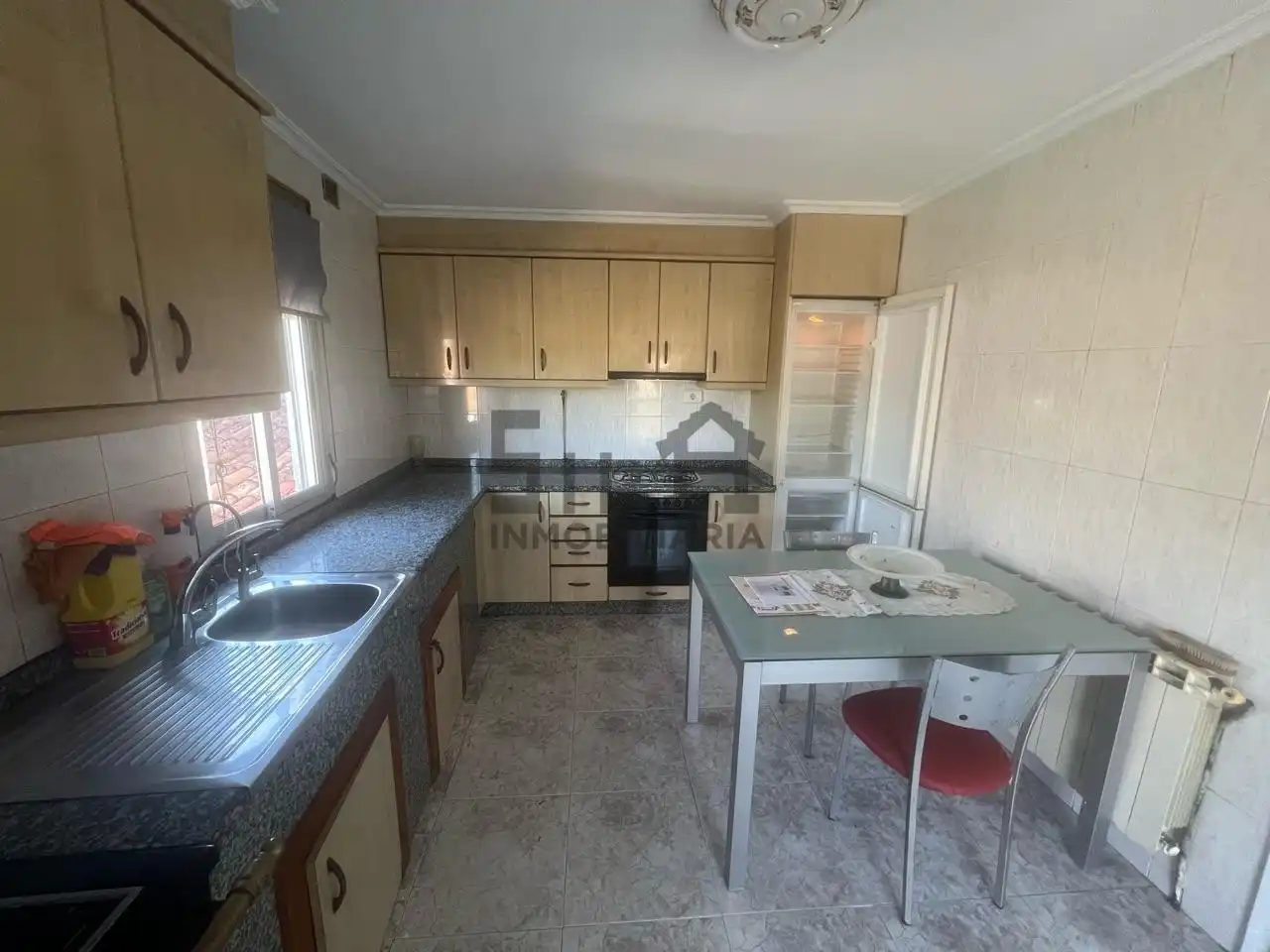 Cuina de Casa o xalet en venda en Coles amb Calefacció, Traster i Moblat