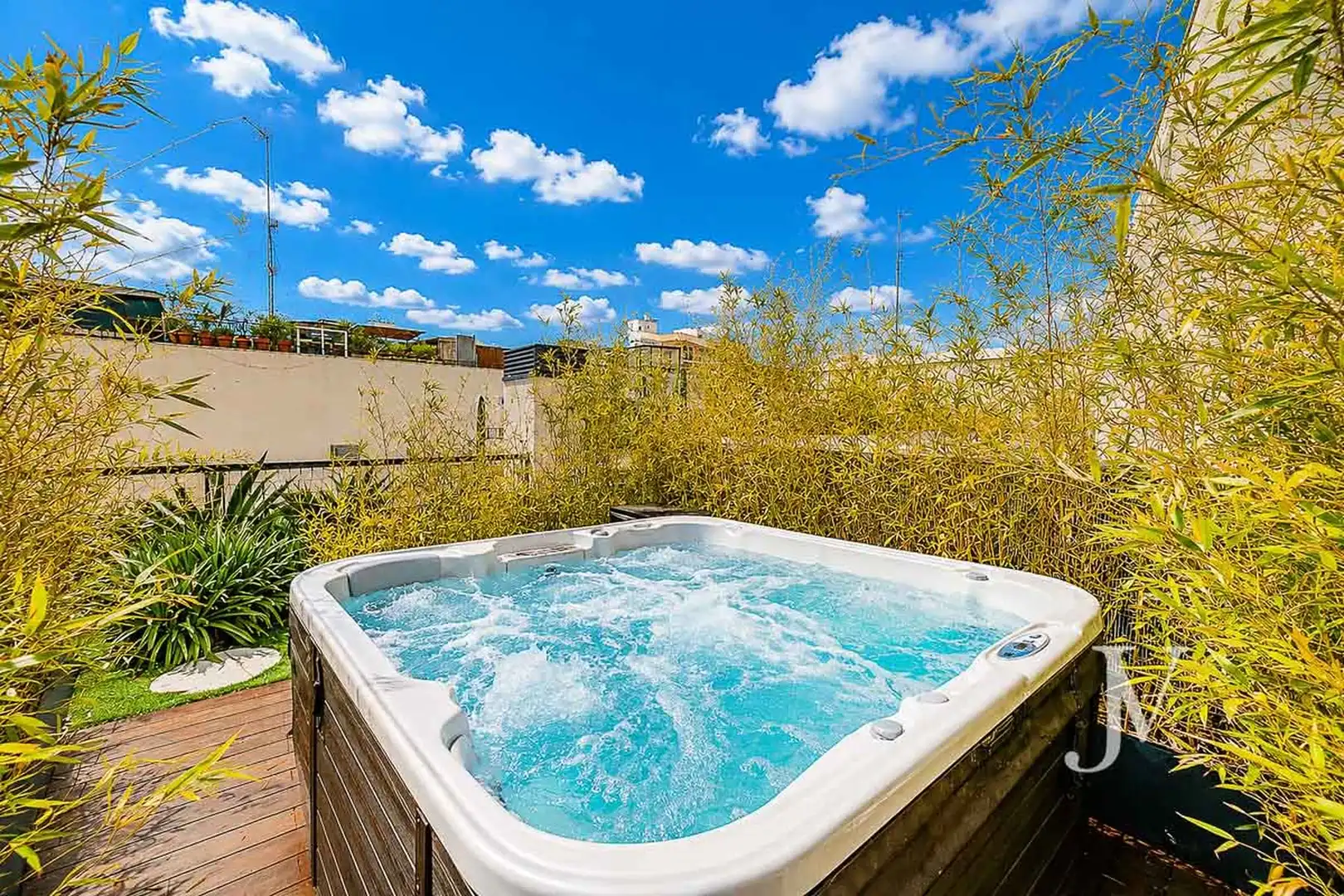 Piscina de Ático en venta en Madrid con Aire acondicionado, Calefacción y Jardín privado