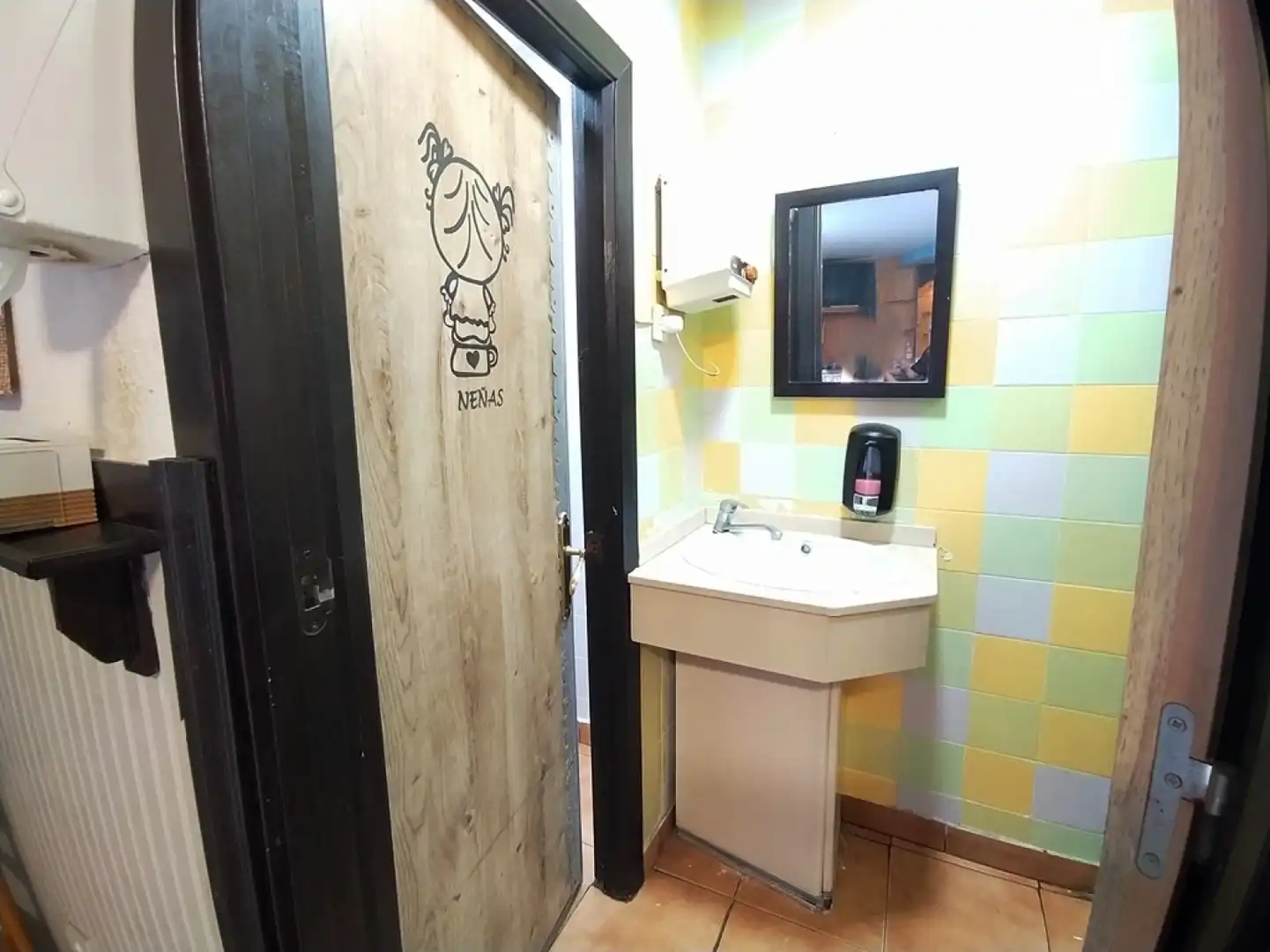 Bathroom of Commercial properties for rent in Castrillón
