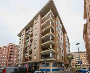 Vista exterior de Pis en venda en Castro-Urdiales amb Balcó