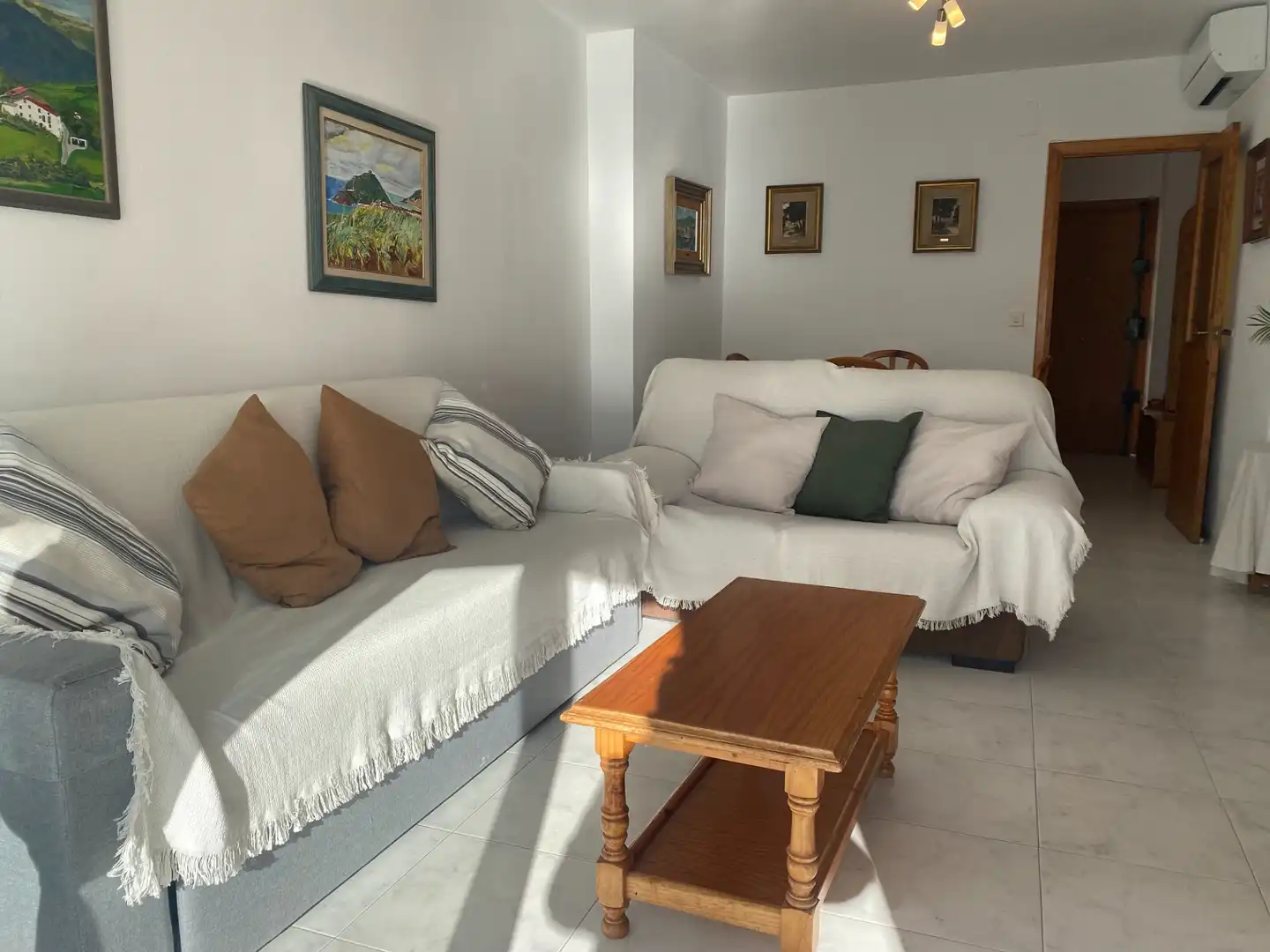 Wohnzimmer von Wohnungen zur Miete in Almuñécar mit Klimaanlage, Heizung und Terrasse