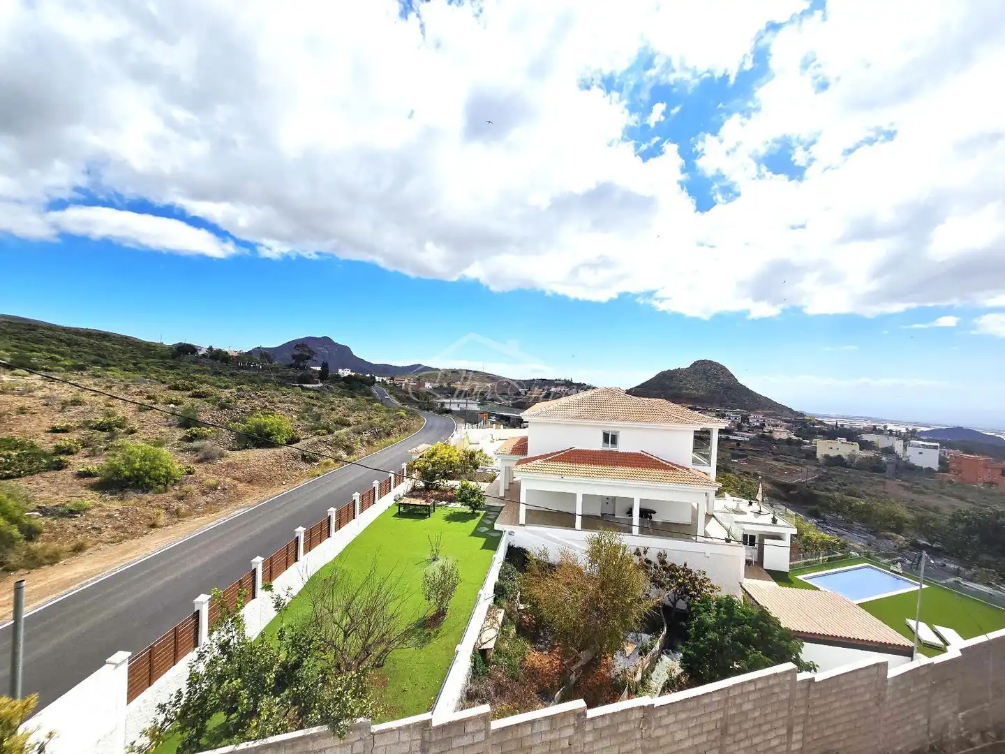 Vista exterior de Casa o xalet en venda en Arona amb Terrassa