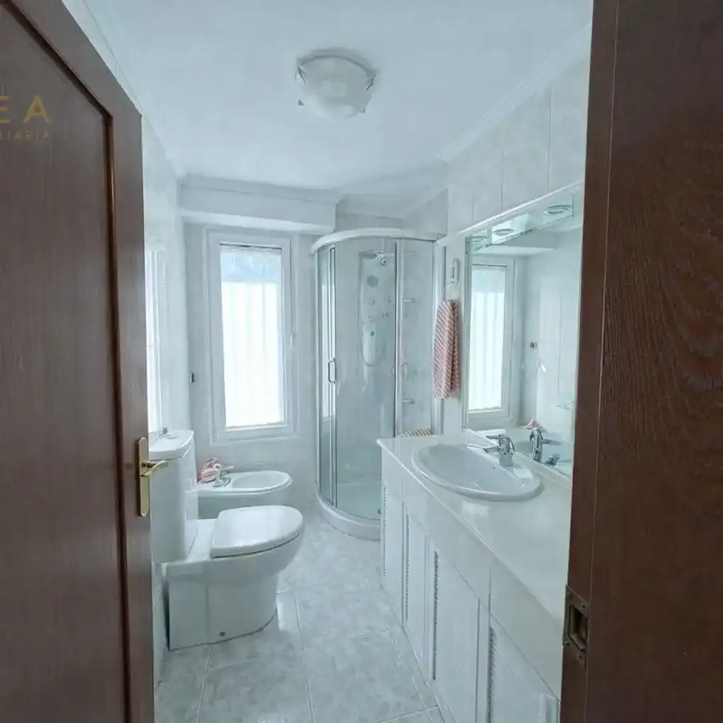Baño de Casa o chalet en venta en Vitoria - Gasteiz con Calefacción, Jardín privado y Trastero