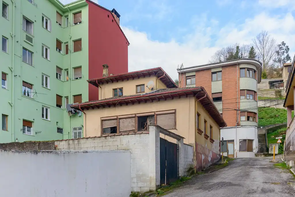 Vista exterior de Casa adosada en venda en Langreo