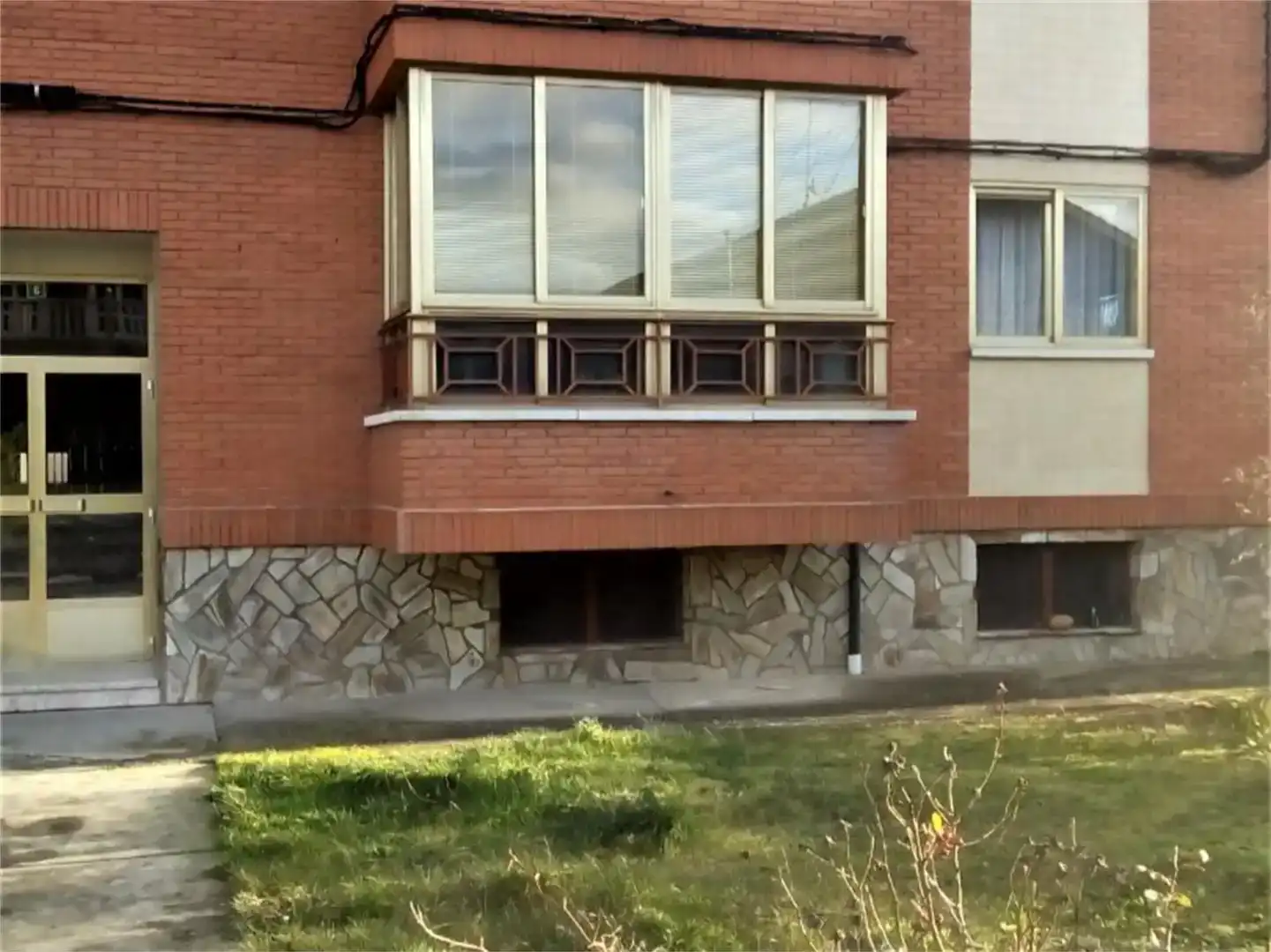 Vista exterior de Pis en venda en Benavides amb Jardí privat, Parquet i Traster