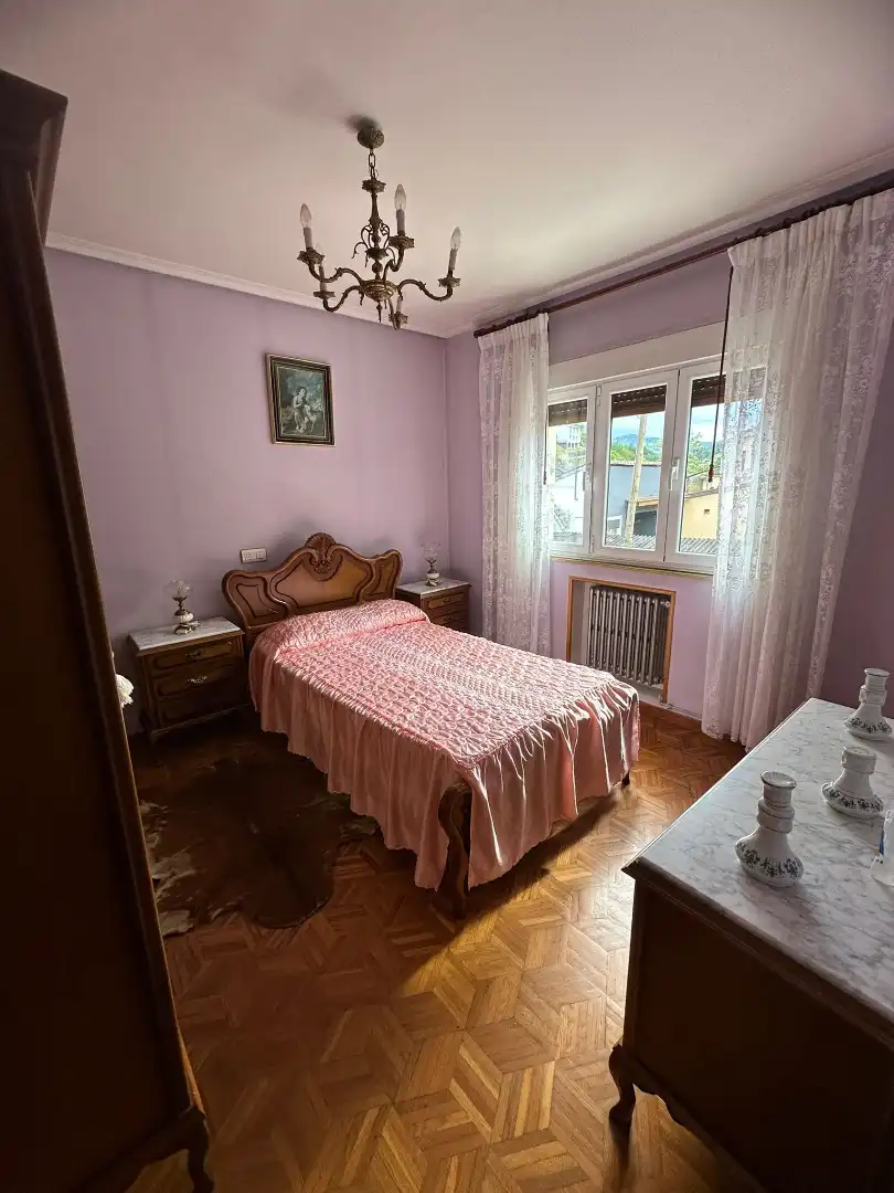 Habitación de Casa adosada en venta en San Martín del Rey Aurelio con Calefacción, Jardín privado y Terraza