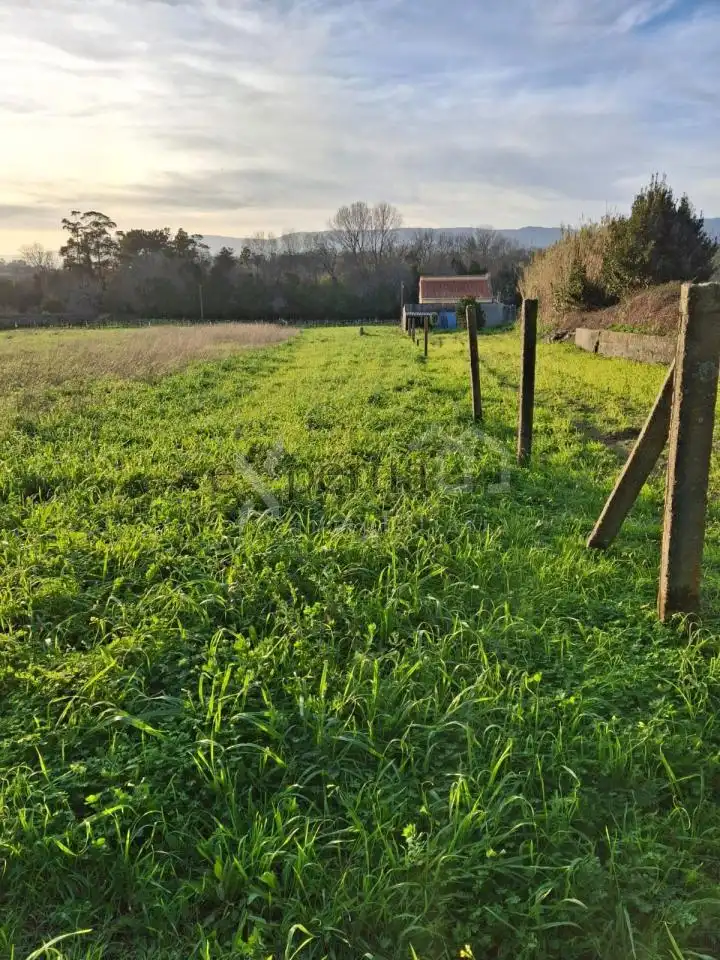 Terreno en venta en Boiro