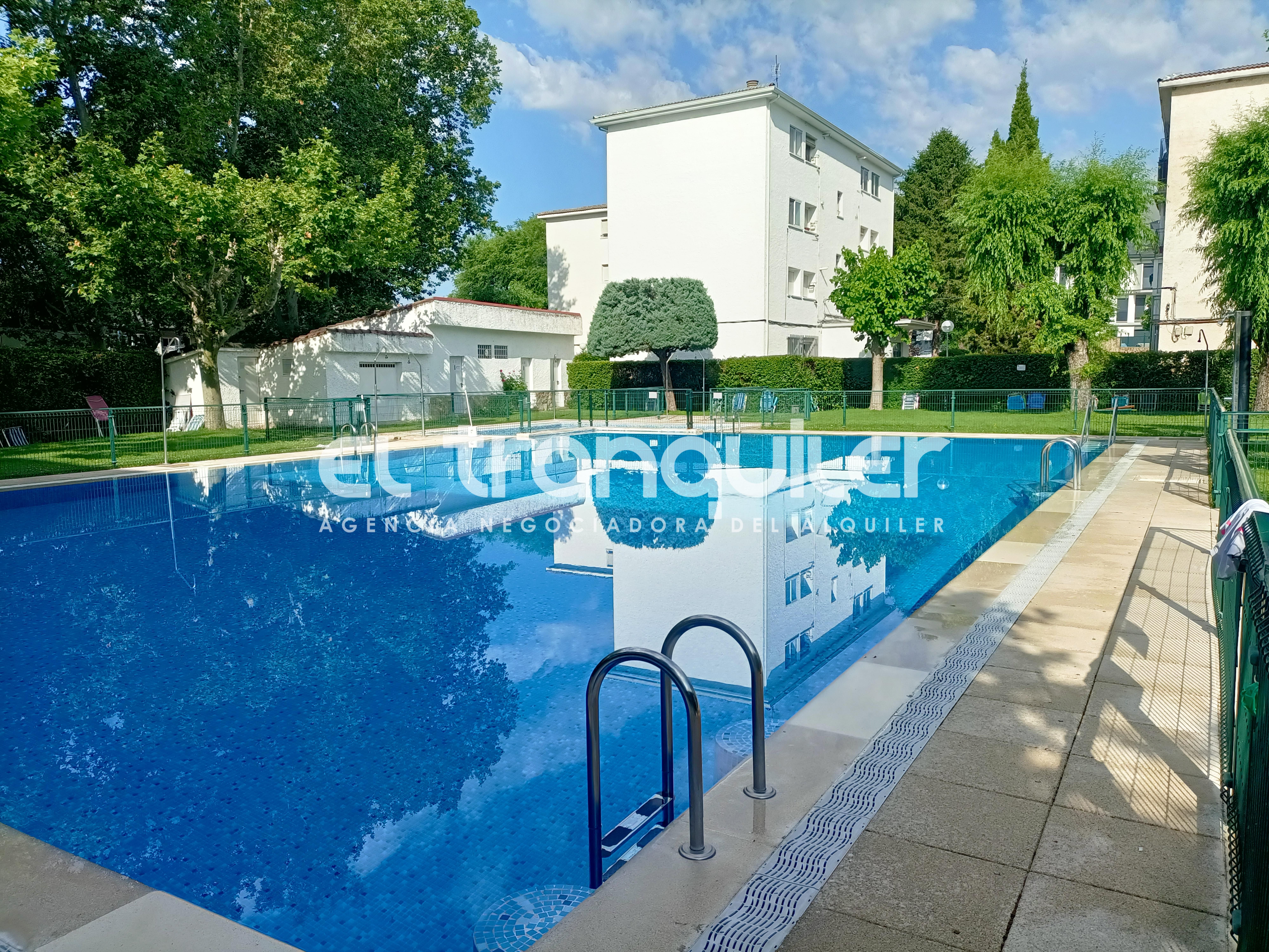 Piscina de Pis de lloguer en Collado Villalba amb Piscina, Moblat i Rentadora