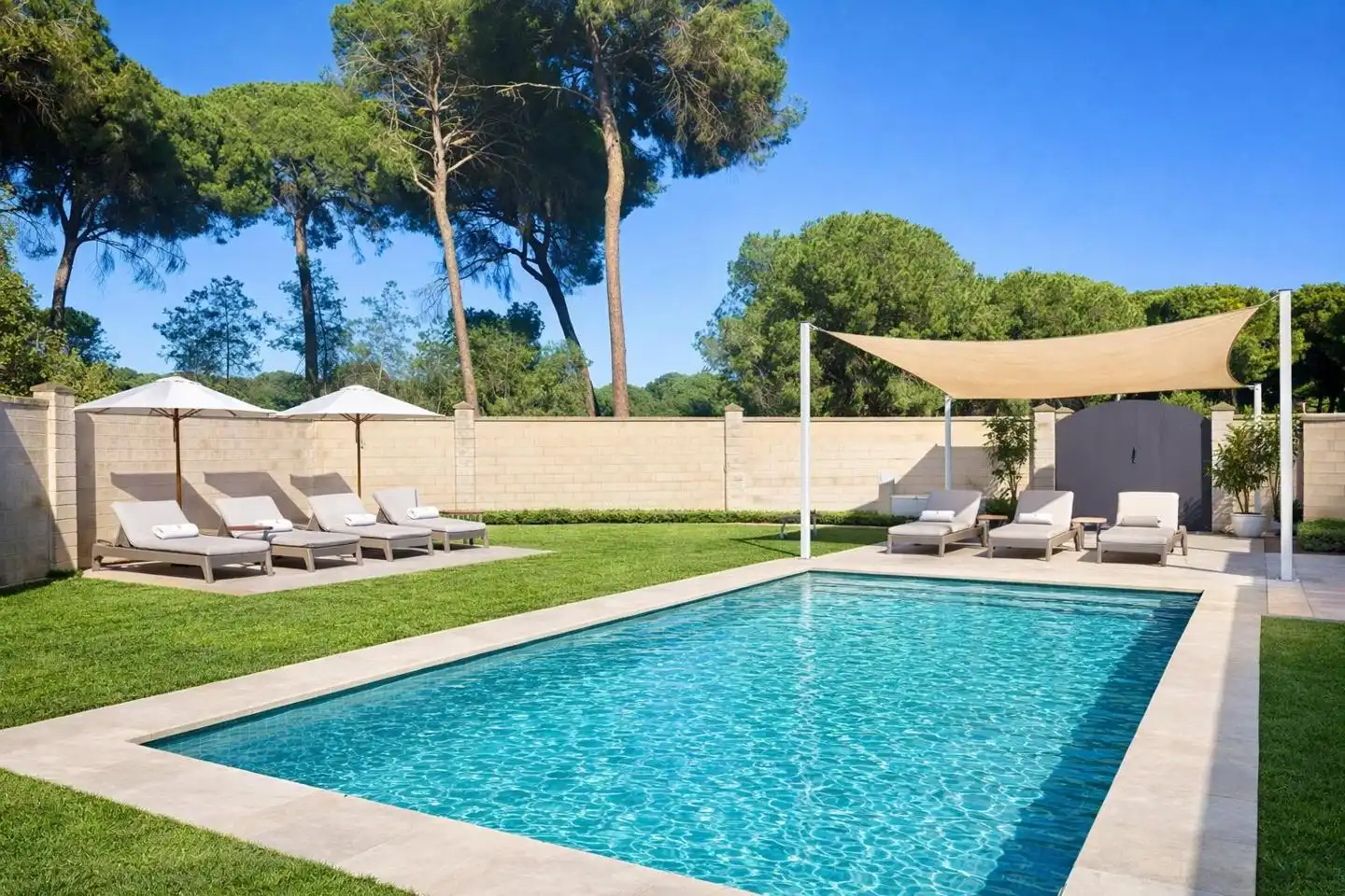 Piscina de Casa o xalet en venda en Hinojos amb Jardí privat i Moblat