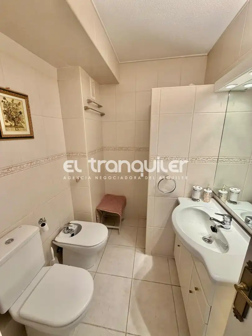 Baño de Piso de alquiler en Madrid con Aire acondicionado, Terraza y Amueblado