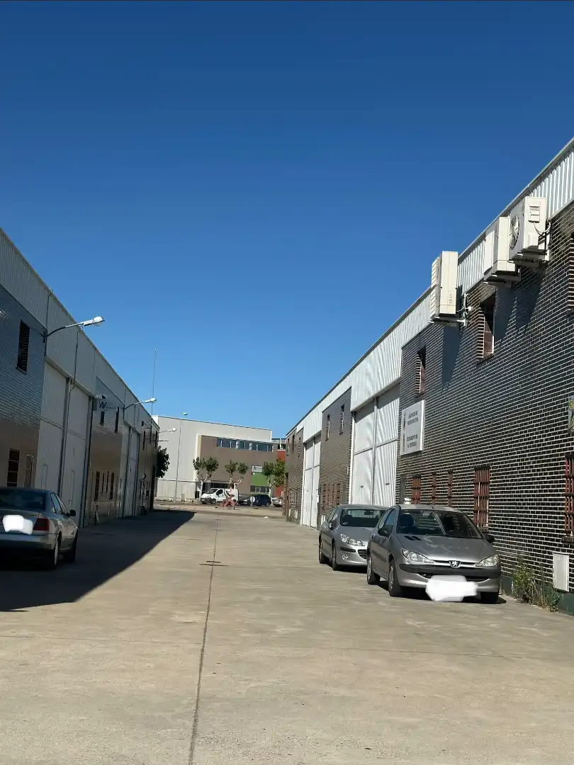 Vista exterior de Nau industrial en venda en Cistérniga
