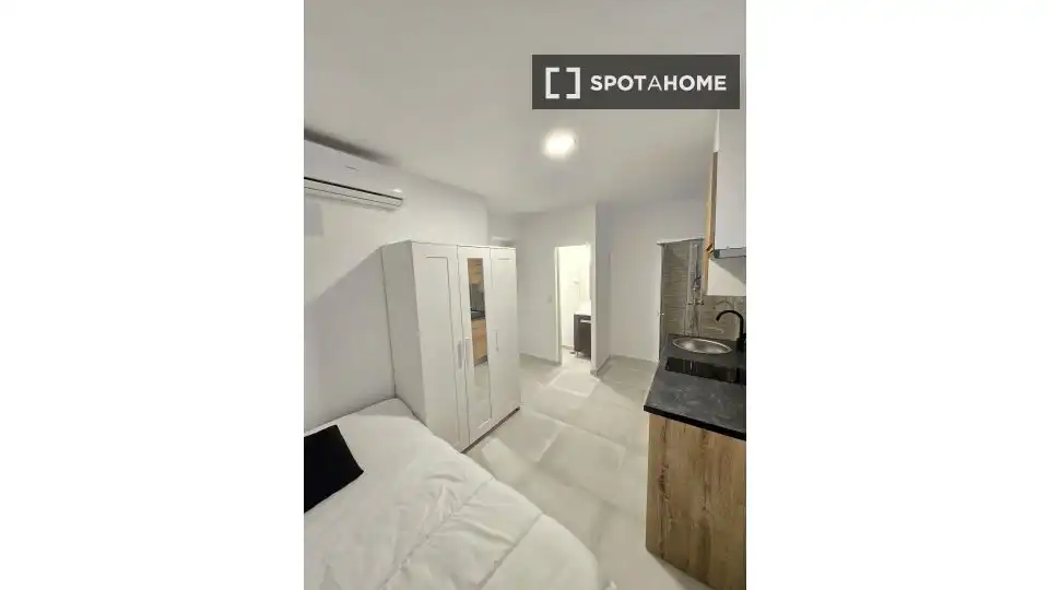 Habitación de Piso de alquiler en Madrid con Aire acondicionado, Calefacción y Amueblado