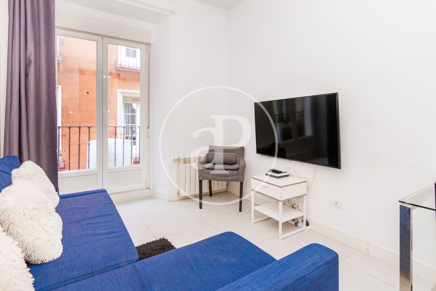 Living room of Flat for sale in  Madrid Capital  with Air Conditioner, Heating and Furnished