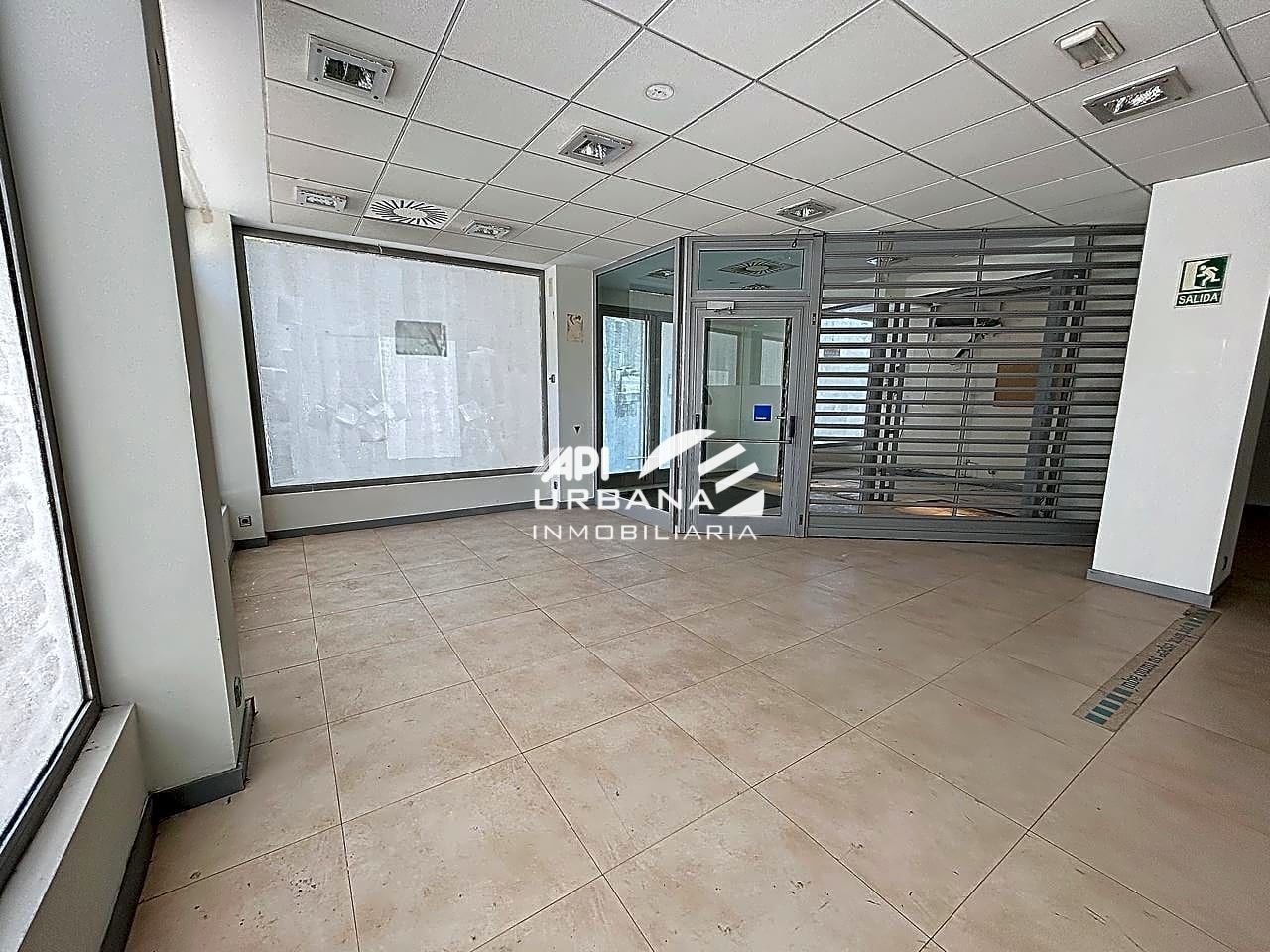 Premises to rent in Lucena  with Air Conditioner