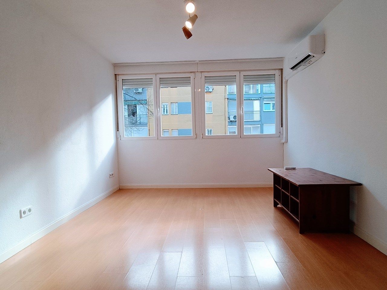 Sala d'estar de Pis de lloguer en  Madrid Capital amb Aire condicionat i Forn